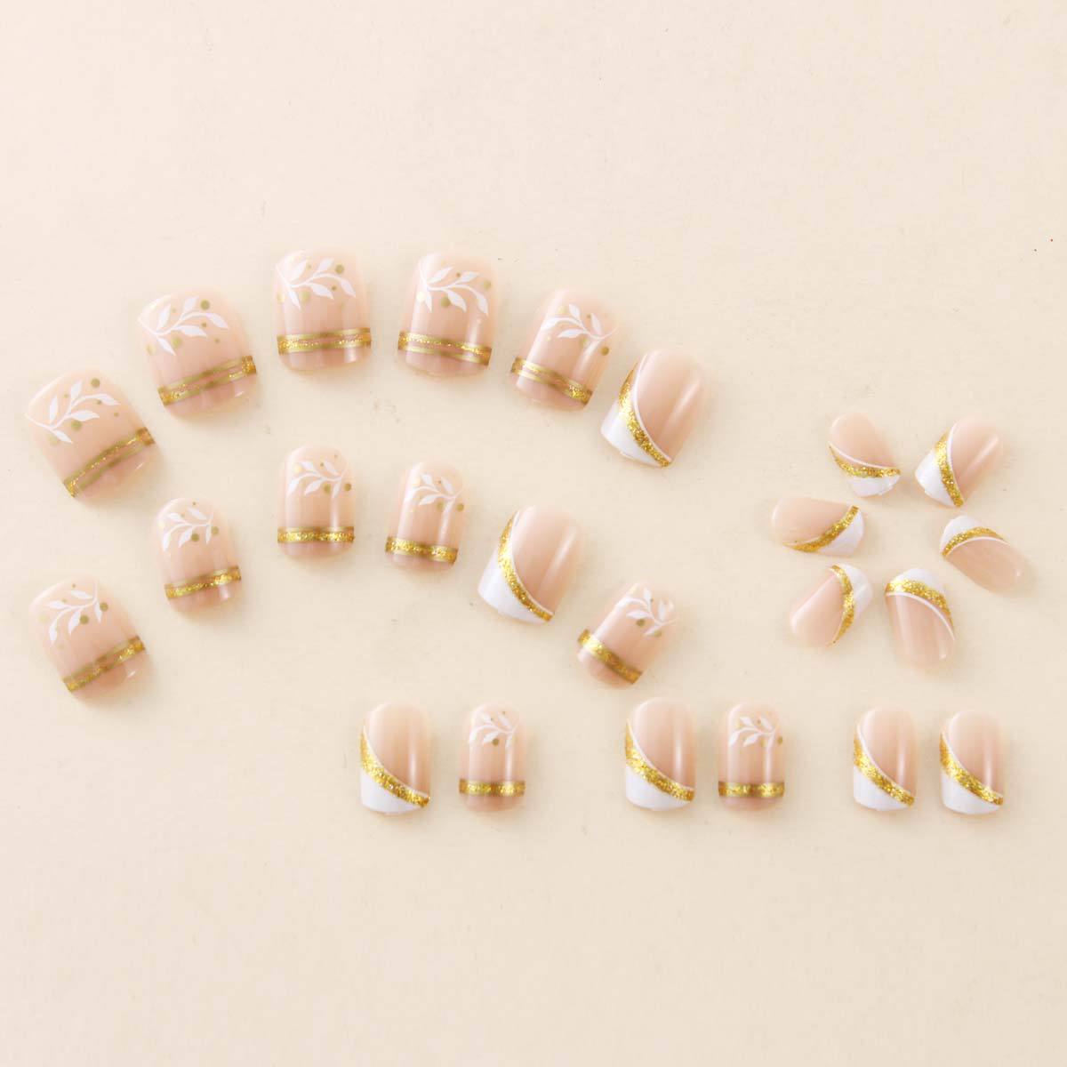Nail Art Design - 누드 숏 스퀘어 프레스온 네일 화이트